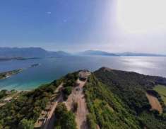 Foto Charme e Modernit  nel Cuore di Manerba ? Trilocale Vista Lago