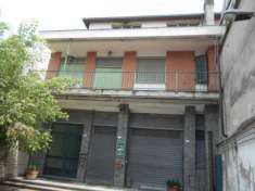 Foto Cigliano Centro Abitazione e Locale commercile con parcheggio
Nel cuore del paese in una traversa nel corso centrale a circa 100 metri dal Municipio,