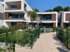 Foto Collebeato nuovo quadrilocale con giardino