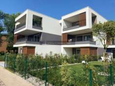 Foto Collebeato nuovo quadrilocale con giardino