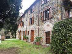 Foto Colonica in Vendita, pi di 6 Locali, 280 mq (Lucca)
