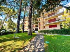 Foto Elegante quadrilocale ristrutturato con giardino privato e posto auto