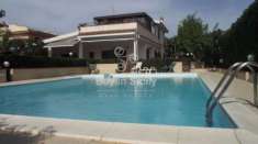 Foto Eleganza e Comfort a Siracusa  Villa con Piscina e Dependance in Vendita