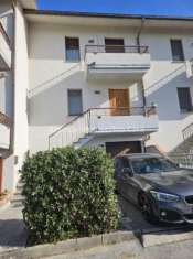 Foto Esclusiva villetta a schiera panoramica su strada privata chiusa