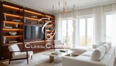 Foto EUR Viale Europa: Prestigiosa Residenza con Balconata e Box