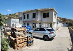 Foto Fabbricati costruiti per esigenze industriali di 498 mq  in vendita a Motta San Giovanni - Rif. 4493860