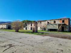Foto Fabbricati rurali per complessivi 600 mq. da ristrutturare con terreno di 30000 mq.