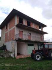 Foto Fabbricato con terreno