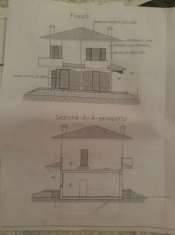 Foto fabbricato in costruzione su terreno privato con giardino