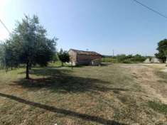 Foto Fano, a pochi passi dal centro abitato di bellocchi, immerso nel verde e comodamente accessibile dalle principali vie di comunicazione, proponiamo in