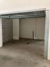 Foto FONTANA CANDIDA | Box auto di 20 mq | Cantina