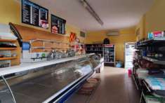 Foto Gallipoli - attivit  di minimarket a due passi dal mare