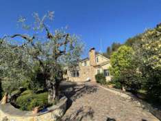 Foto Garlenda villa curatissima circondata da ampio giardino con ulivi