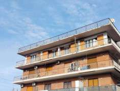 Foto Guidonia, appartamento con terrazzo e posto auto coperto