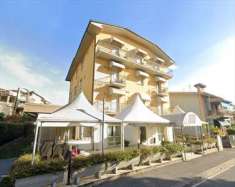 Foto Hotel in Vendita, 1 Locale, 945 mq, Montecatini Terme