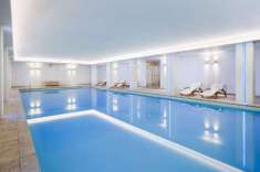 Foto Hotel in vendita mura e licenza, con piscina interna e recentemente rinnovato