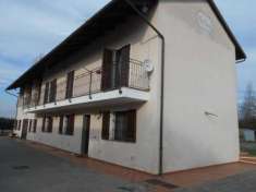 Foto Immersa nel verde, Cascina ristrutturata con ampio terreno privato.  Casa disposta su due piani: il piano terra con ampia taverna con bellissima volta