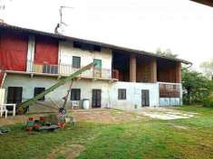 Foto Immersa nel verde e sita a 2,5 km dal centro paese, cascina con alloggio abitabile  al piano terra e composto da ampio locale unico di cucina/sala con