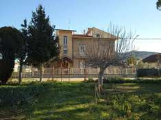 Foto Immobile,  2 appartamenti + mansarda + cantina + garage + giardino