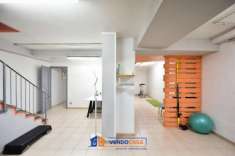 Foto Immobile commerciale in vendita a Moncalieri - 4 locali 145mq