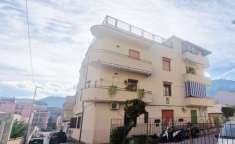 Foto Immobile con giardino e box auto