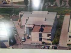 Foto Immobile di 1025 m con 3 locali in vendita a Reggio Emilia