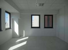 Foto Immobile di 200 m con 1 locale in affitto a Rho