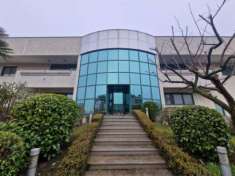 Foto Immobile di 2150 m con pi� di 5 locali in vendita a Bareggio