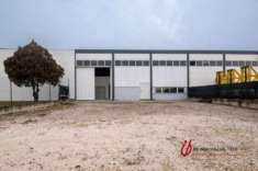 Foto Immobile di 530 m con 4 locali in vendita a Nogarole Rocca