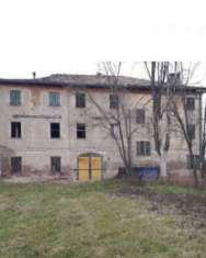 Foto Immobile di 600 m in vendita a Modena