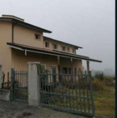 Foto Immobile in asta di 1217 m in vendita a Parma