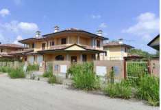 Foto Immobile in asta di 150 m, box auto in vendita a Roncaro