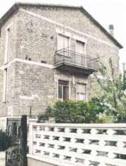 Foto Immobile in asta di 165 m, box auto in vendita a Spoleto