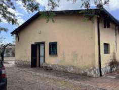 Foto Immobile in asta di 1745 m in vendita a Latina