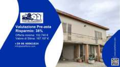 Foto Immobile in asta di 192 m con 3 locali e box auto in vendita a Este