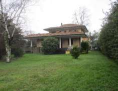 Foto Immobile in asta di 195 m, box auto in vendita a Montignoso