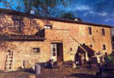 Foto Immobile in asta di 197 m in vendita a Cortona