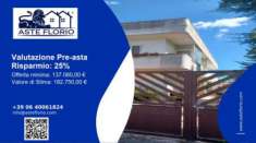 Foto Immobile in asta di 199 m con pi� di 5 locali e box auto in vendita a Cavallino