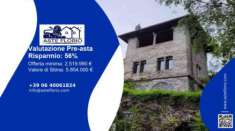 Foto Immobile in asta di 2100 m con pi di 5 locali e box auto in vendita a Gavirate