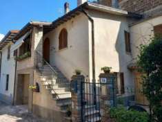 Foto Immobile in asta di 215 m con 5 locali e box auto in vendita a Spoleto