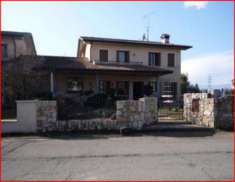 Foto Immobile in asta di 233 m con 4 locali e box auto in vendita a Pieve di Soligo