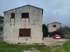 Foto Immobile in asta di 265 m con pi di 5 locali e box auto in vendita a Ragusa