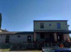 Foto Immobile in asta di 275352 m in vendita a Monteriggioni