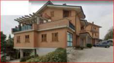 Foto Immobile in asta di 279 m con 4 locali e box auto in vendita a Rapagnano