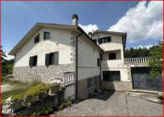 Foto Immobile in asta di 290 m con pi di 5 locali e box auto in vendita a Campobasso