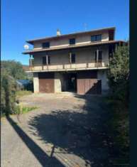 Foto Immobile in asta di 337 m con 5 locali e box auto doppio in vendita a Valganna