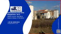 Foto Immobile in asta di 3400 m con pi� di 5 locali e box auto doppio in vendita a Monteriggioni