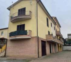 Foto Immobile in asta di 55 m con 3 locali e box auto in vendita a Torrita di Siena