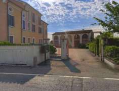 Foto Immobile in asta di 562 m, box auto in vendita a Ferrara