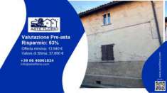 Foto Immobile in asta di 70 m, box auto in vendita a Pinerolo